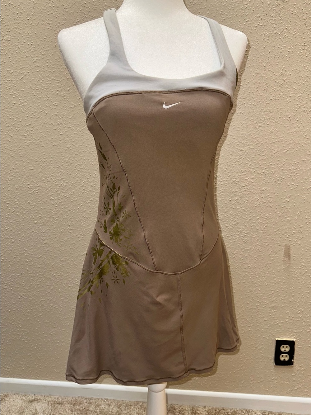 Rare VTG Women’s M Y2K Nike Tennis Dress Floral Tan Sporty Feminine V Drop Waist